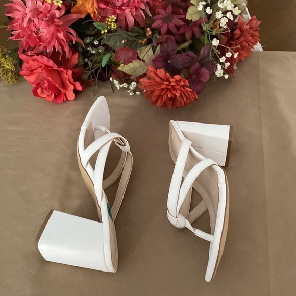 H Halston  women’s white block sandals - Picture 9 of 10